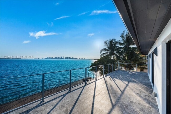 Building Photo - 1351 Bay Terrace