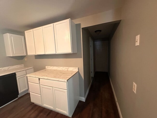 Building Photo - Renovated Home For Rent in Convenient Chattanooga Location Only $1,595.00 Per Month!
