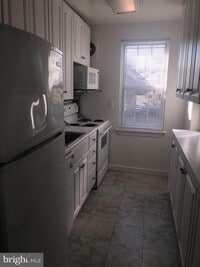 Building Photo - 113 E Glebe Rd