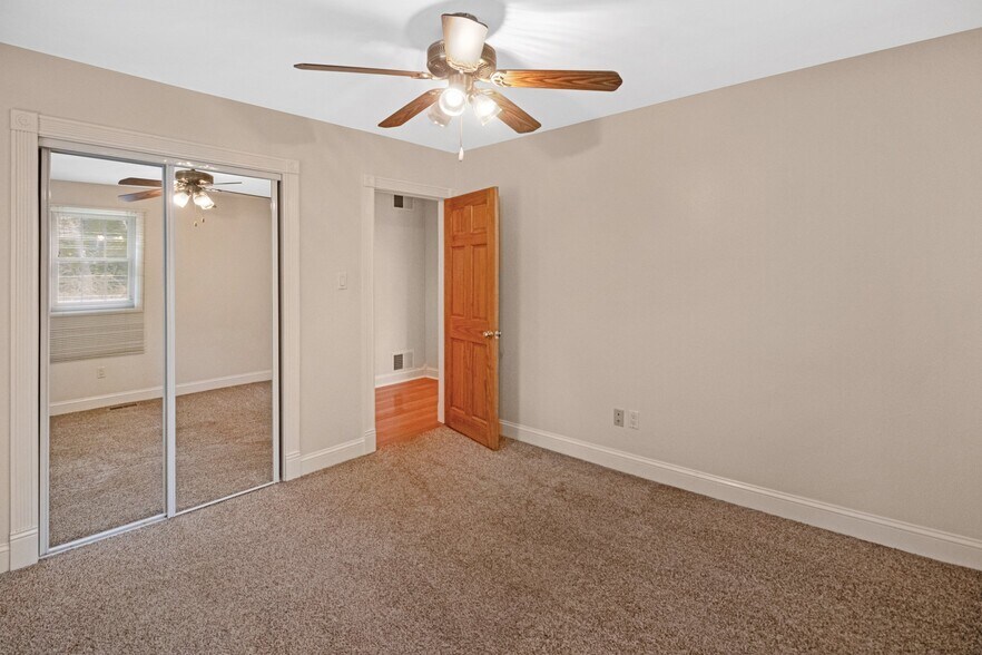 Building Photo - 605 Hidden Ln