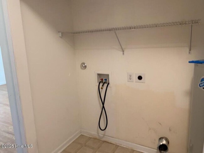 Building Photo - 206 Red Carnation Dr