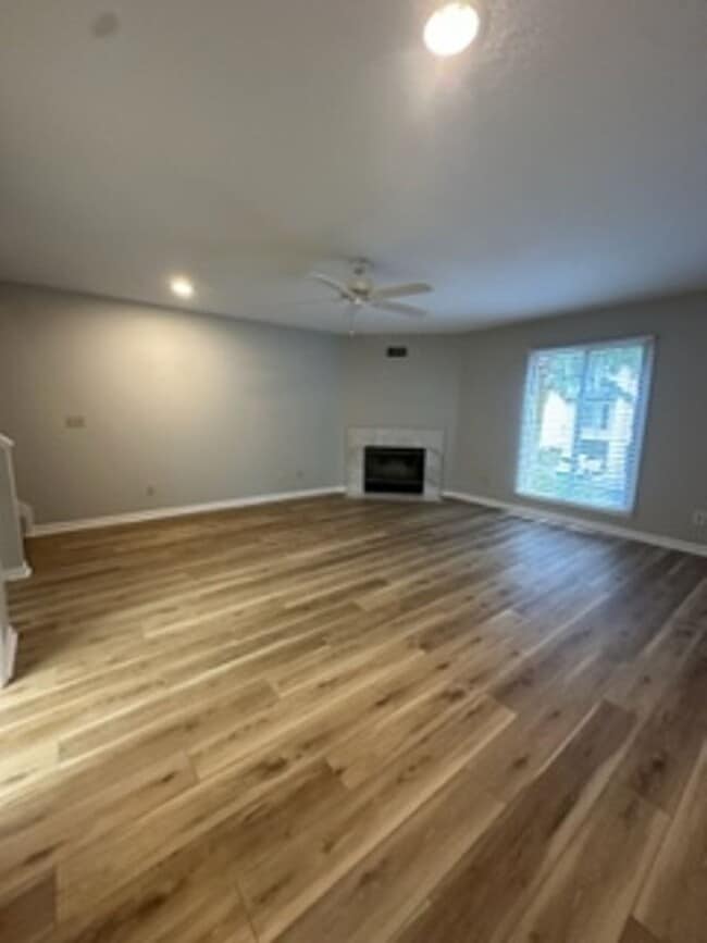 Building Photo - Live the Coastal Dream in This Stylishly U...