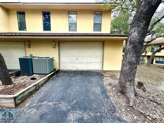 Building Photo - Cozy Secluded Condo, conveniently located near Medical Center, and Wurzbach Rd!