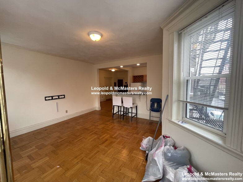 Building Photo - 50 Queensberry St