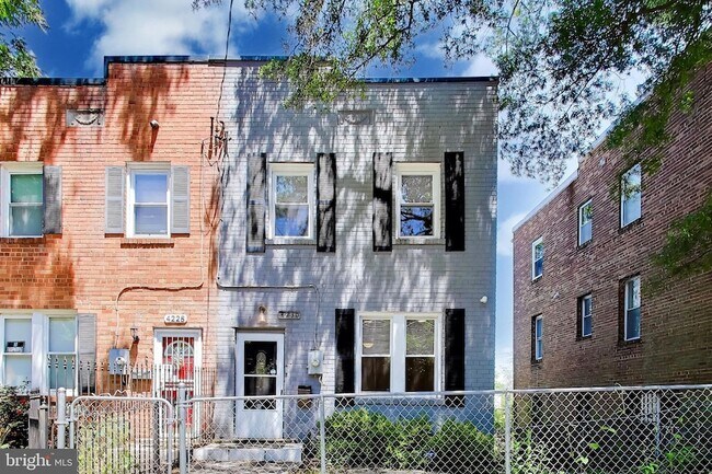 Building Photo - 4230 Edson Pl NE