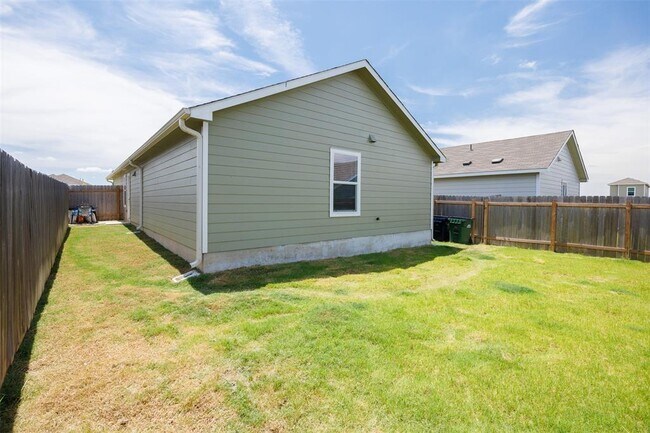 Building Photo - 447 Marty Allen Lp