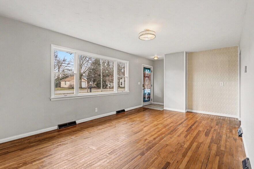 Building Photo - 205 E Murray Ave