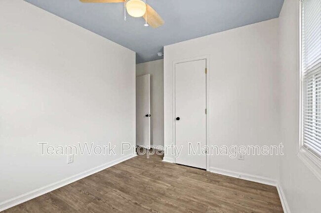 Building Photo - 3111 Azalea Dr