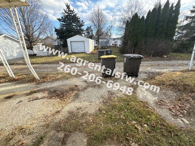 Building Photo - 1 Bedroom House