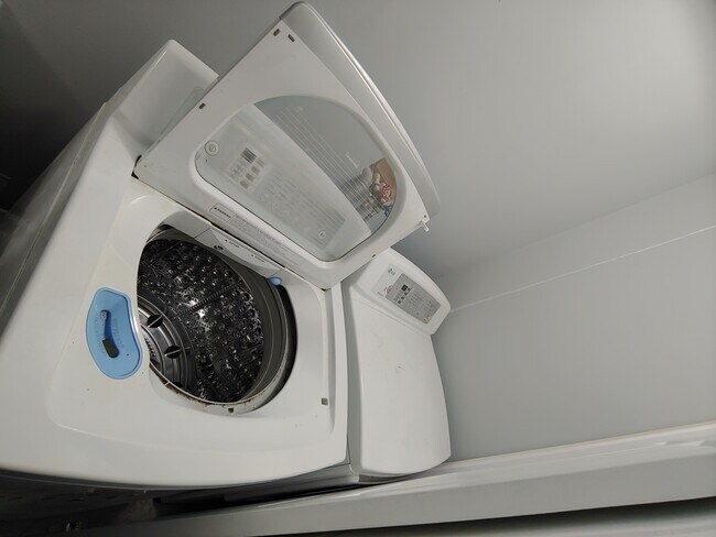 Building Photo - 33 S Calhoun St