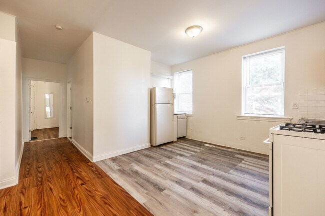 Building Photo - 1900 S Throop St