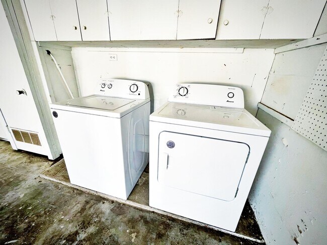 Building Photo - 2823 Amy Ln