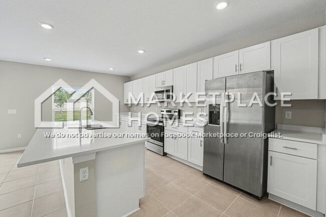 Building Photo - 2044 Rosewood Cir