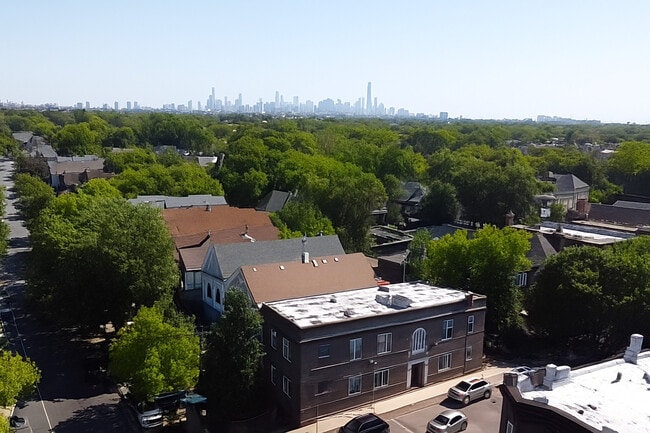 Building Photo - 3607 W Wrightwood Ave