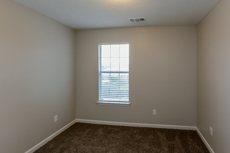 Building Photo - 4881 Phipps Dr
