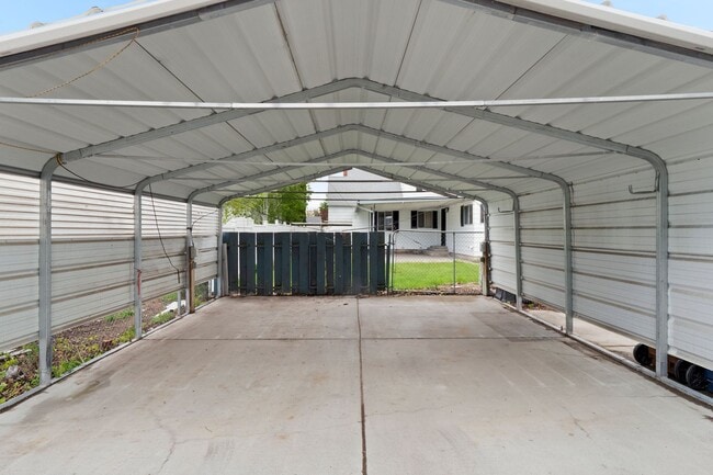 Building Photo - 2521 W Sanson Ave