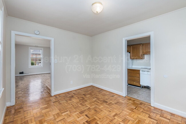 Building Photo - 1020 S Barton St