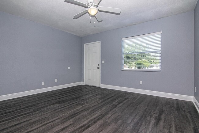 Building Photo - Newly Renovated and Remodeled - 2 Bedroom ...