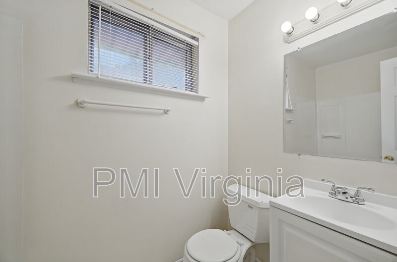 Building Photo - 430 Greenbriar Ave