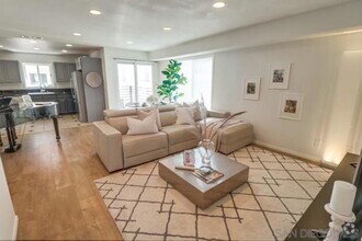 Building Photo - 2 Bed, 1.5 Bath Stunning, Gated Tri-Level ...