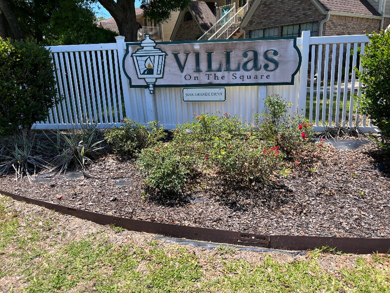 Primary Photo - 5001 Grande Dr