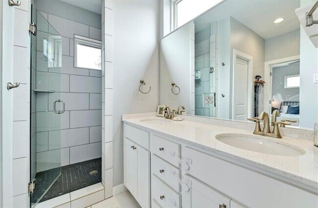 Building Photo - 3505 Villa Ct