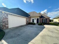 Building Photo - 10723 Hillbrook Ave