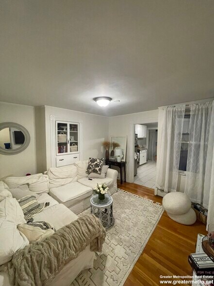 Building Photo - 764 E 8th St