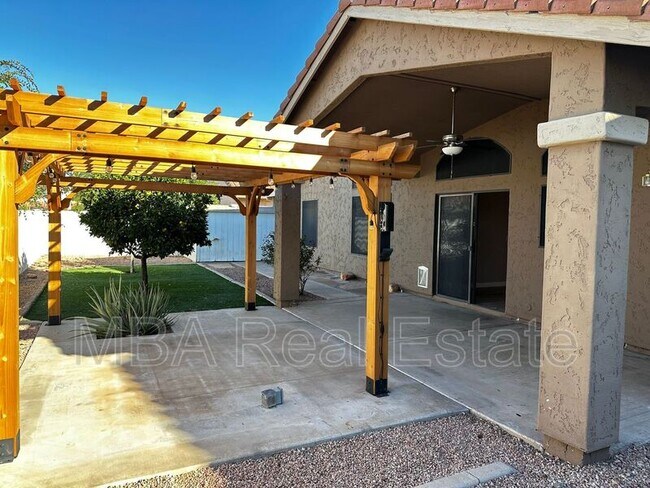 Building Photo - 1722 S Gilmore Cir