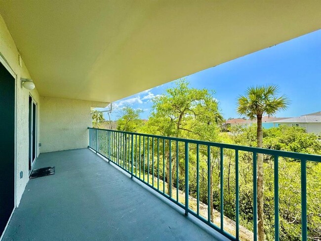 Building Photo - 5537 Sea Forest Dr