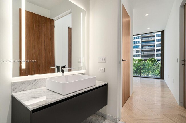 Building Photo - 5 Grove Isle Dr