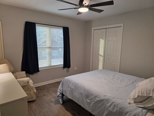 Building Photo - 1318 Maple Leaf Ct