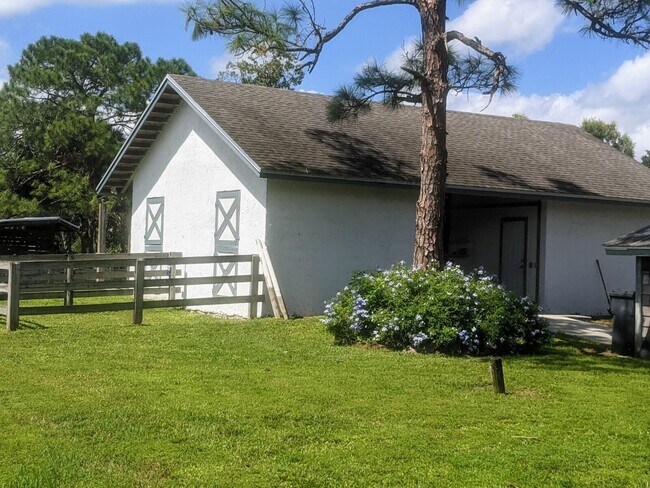 Building Photo - 819 Cindy Cir Ln