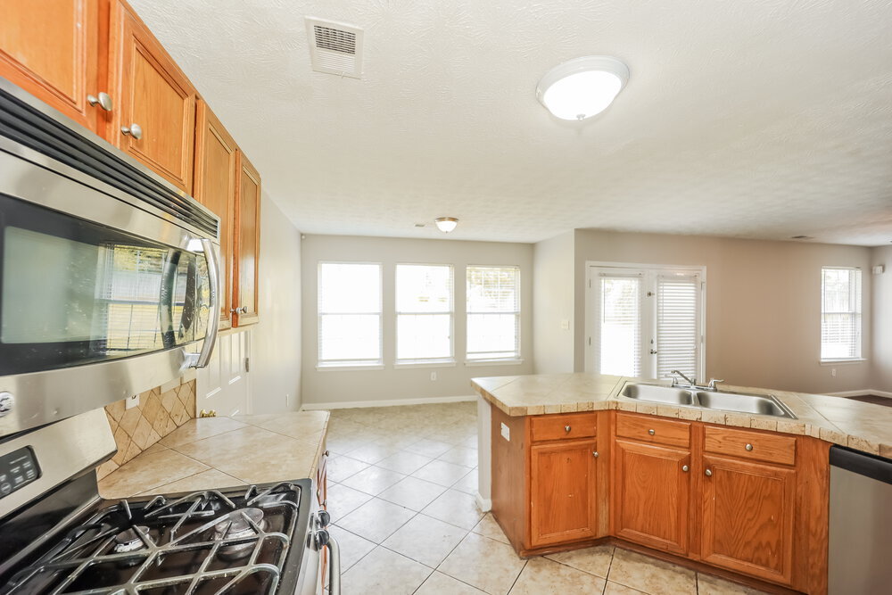 Building Photo - 375 Birchmere Close SW