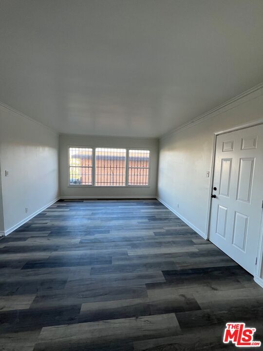 Building Photo - 1104 W 93rd St