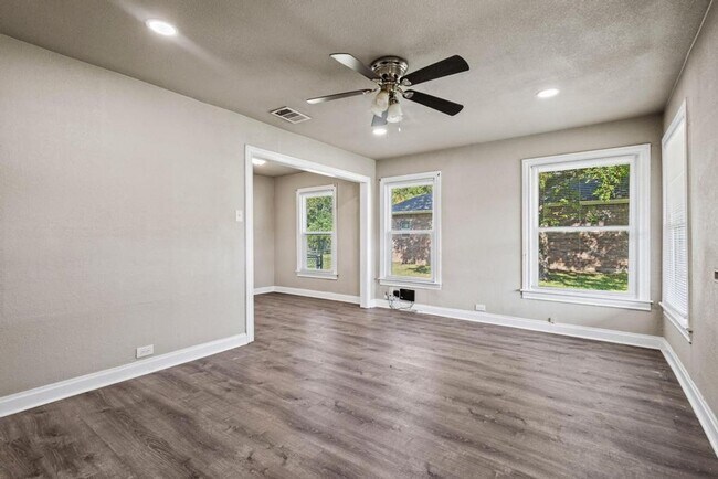 Building Photo - 1708 N Woods St