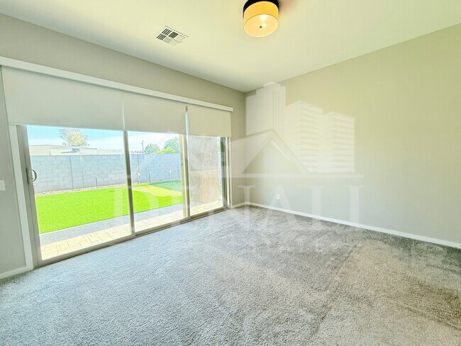 Building Photo - 1153 E Nolan Pl