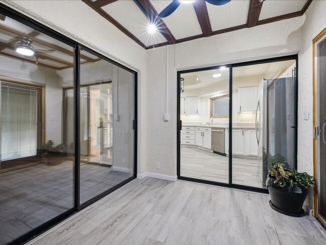 Building Photo - 10111 Spyglass