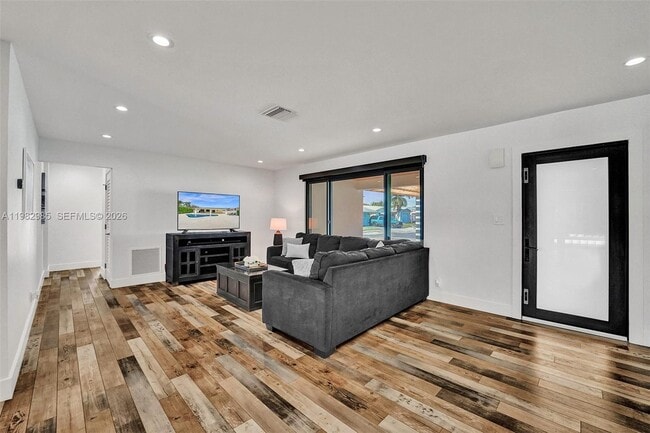 Building Photo - 915 NW 7th St