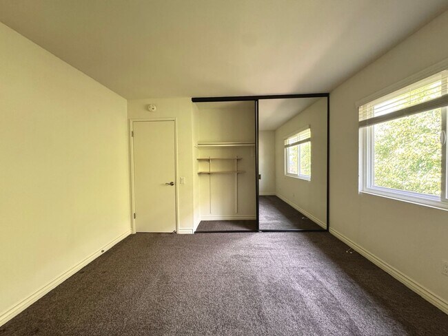 Building Photo - 4925 Regla Ct