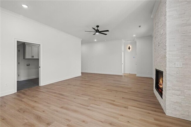 Building Photo - 550 Apollo Dr