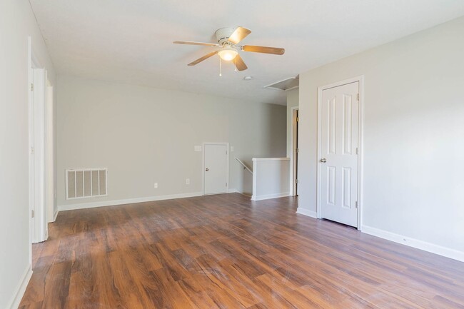 Building Photo - 752 Holland Ridge Dr