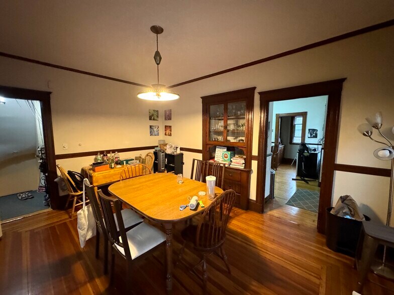 Building Photo - 195 College Ave