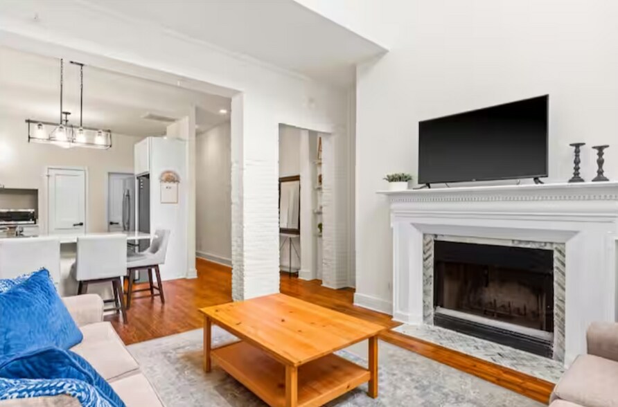 Building Photo - 29 S Front St