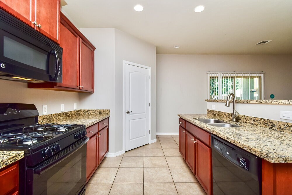 Building Photo - 6721 S May Fly Dr