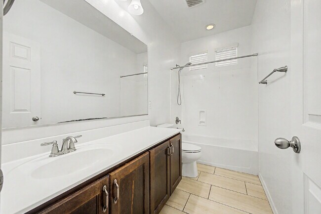 Building Photo - Glendale Home