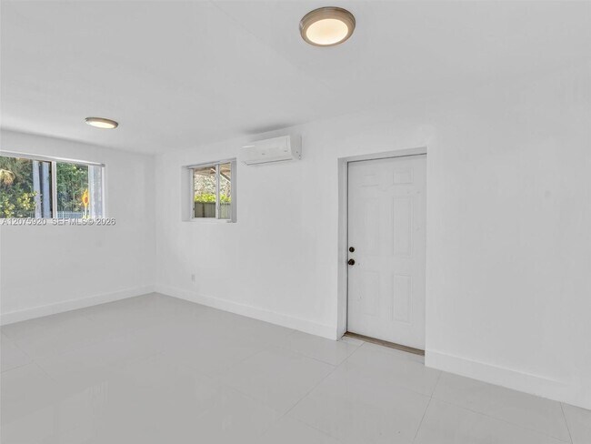 Building Photo - 1647 NE 146th St