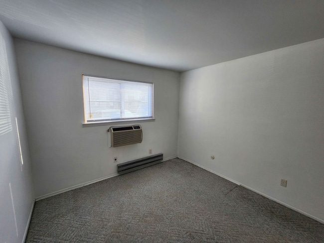 Building Photo - 7535 Woodview St