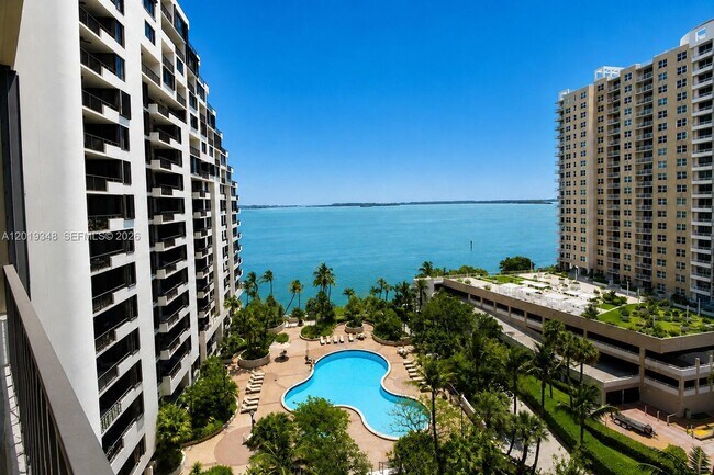 Building Photo - 520 Brickell Key Dr