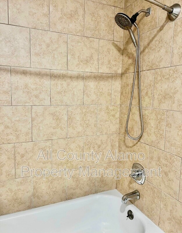 Building Photo - 4923 Creekmoor Dr